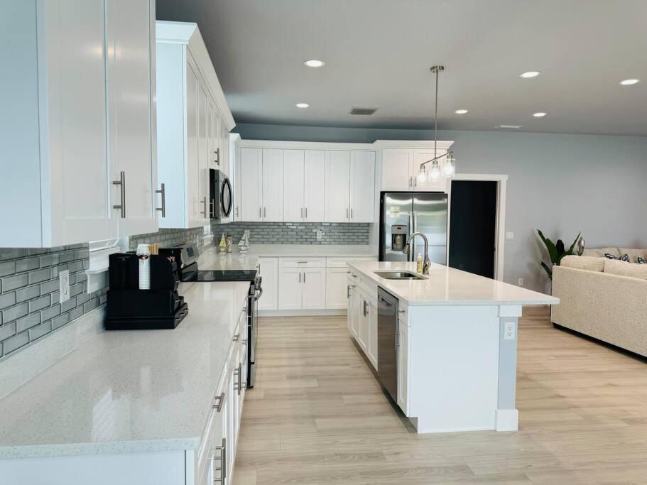 Villa Brand New Tampa Oasis With Private Jacuzzi Retreat Lutz Exterior foto