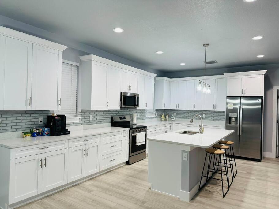 Villa Brand New Tampa Oasis With Private Jacuzzi Retreat Lutz Exterior foto