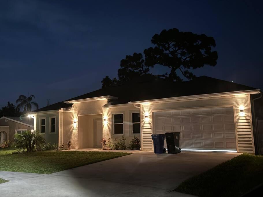 Villa Brand New Tampa Oasis With Private Jacuzzi Retreat Lutz Exterior foto