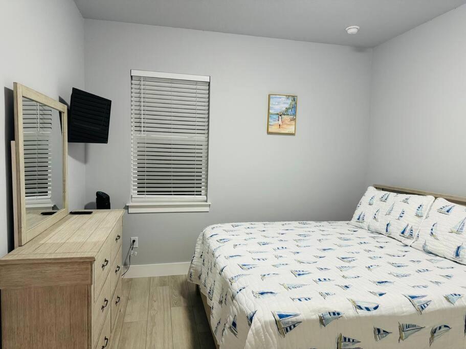 Villa Brand New Tampa Oasis With Private Jacuzzi Retreat Lutz Exterior foto