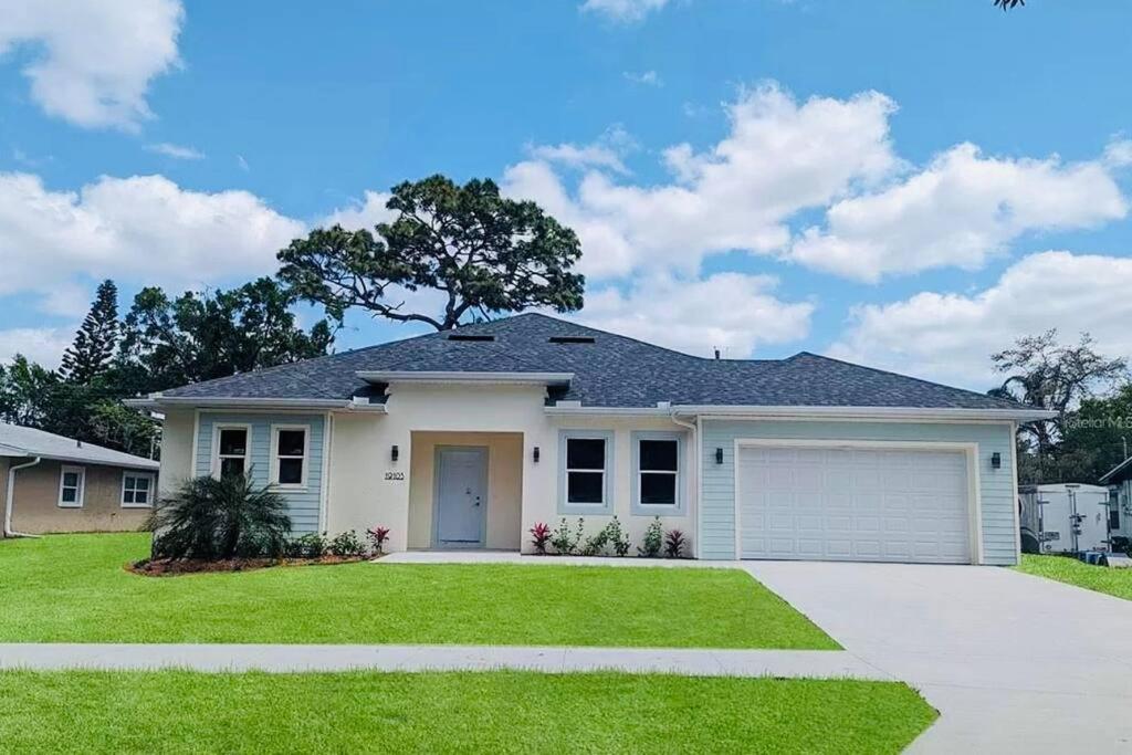 Villa Brand New Tampa Oasis With Private Jacuzzi Retreat Lutz Exterior foto